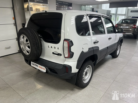 ВАЗ (Lada), Niva Travel, 1700, 83, бензин, внедорожник, механика, полный привод, среднее состояние, левый, белый, 1 170 000 ₽